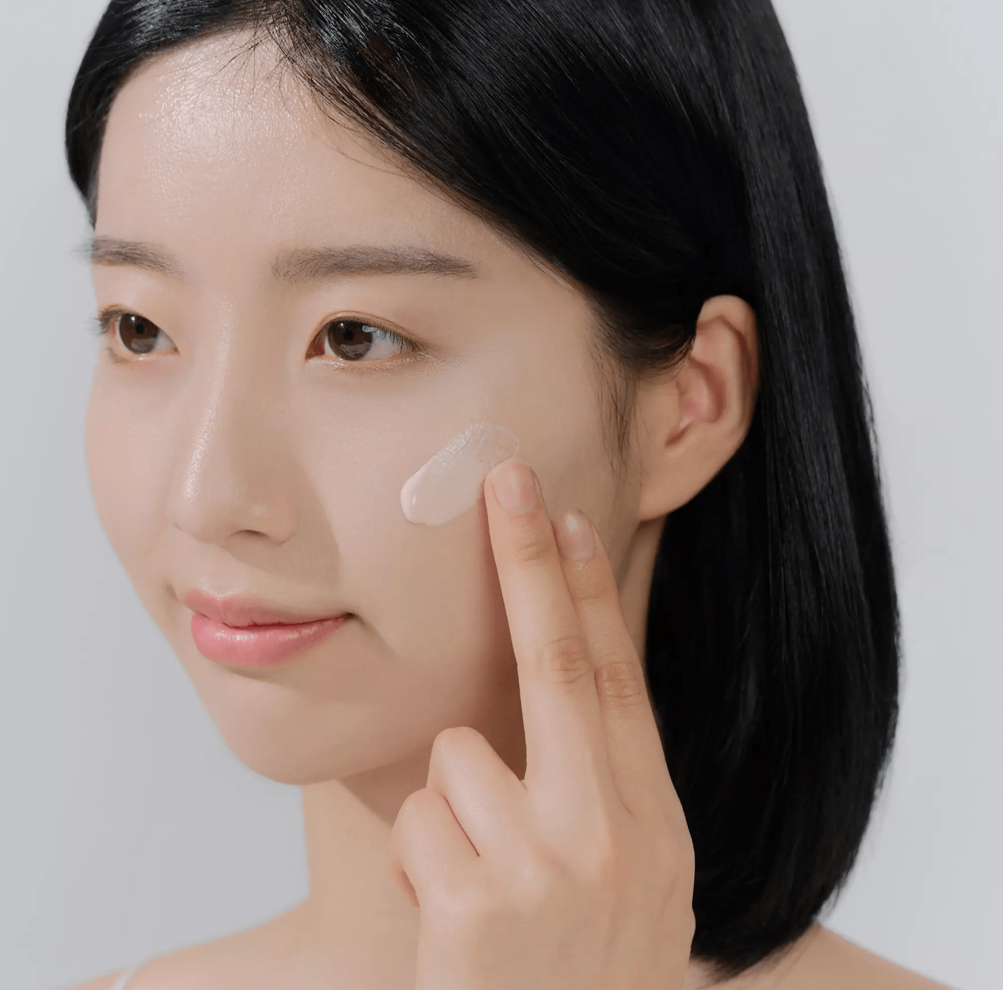 SKIN1004 - Madagascar Centella Tone Brightening Tone - Up Sunscreen - Rozświetlający Krem Ochronny - 50ml - GLOW+CARE